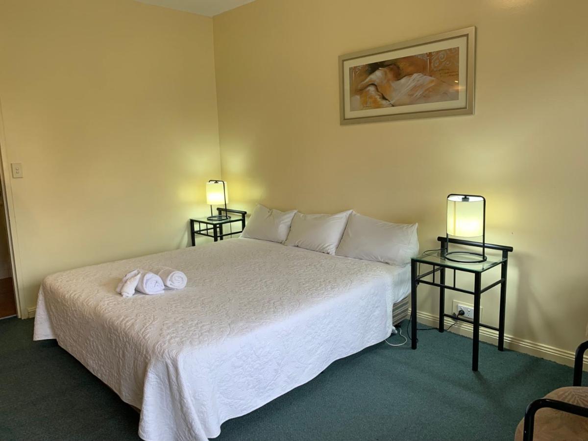 Temora Motel 4*